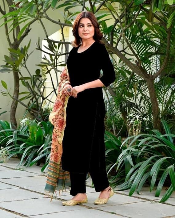 AureliaX Women’s Black & Green Solid Kurta Set