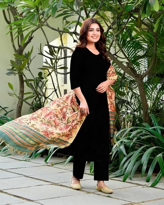 AureliaX Women’s Black & Green Solid Kurta Set