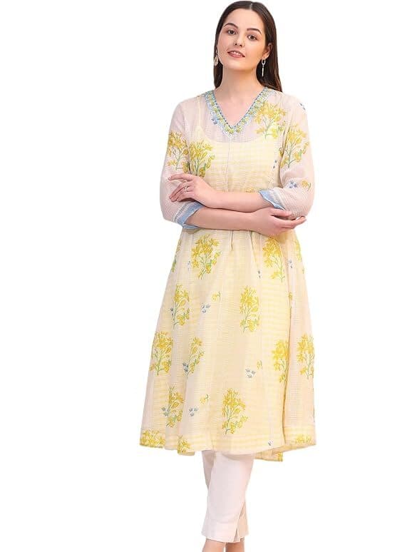 Vastrika Women’s Floral Embroidered Straight Kurta Pant Set