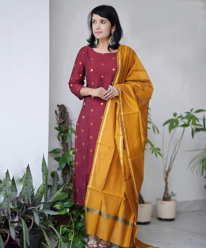 Zyra Women’s Maroon Silk Cotton Kurta Set
