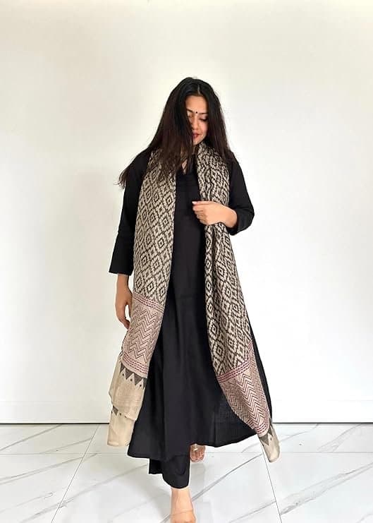 AureliaX Women’s Black Solid Kurta Set