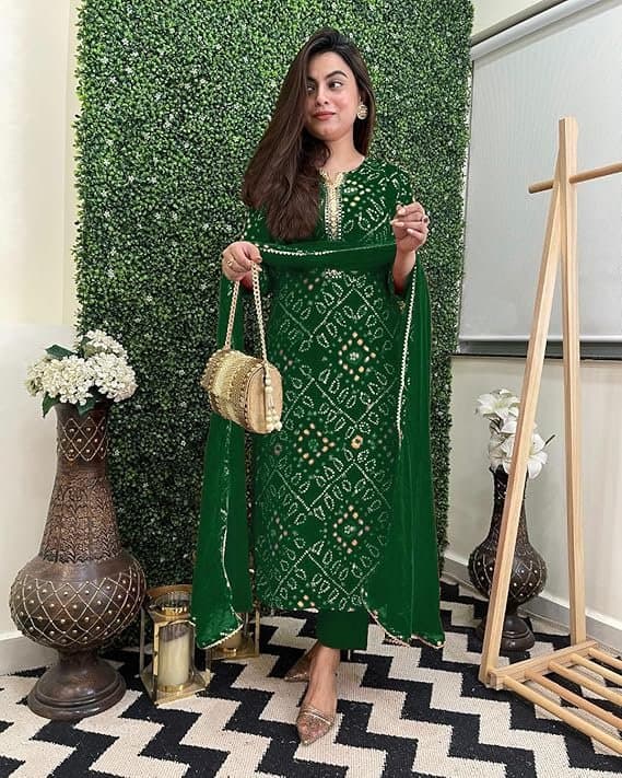 Zyra Women’s Green Bandhej Printed Kurta Set