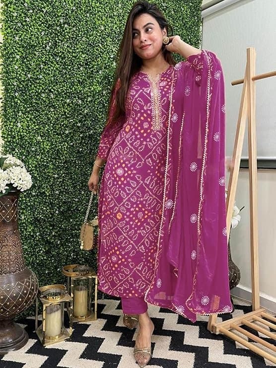 Zyra Women’s Purple Bandhej Printed Kurta Set
