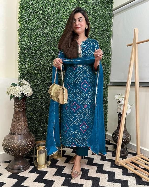 Zyra Women’s Dark Blue Bandhej Printed Kurta Set