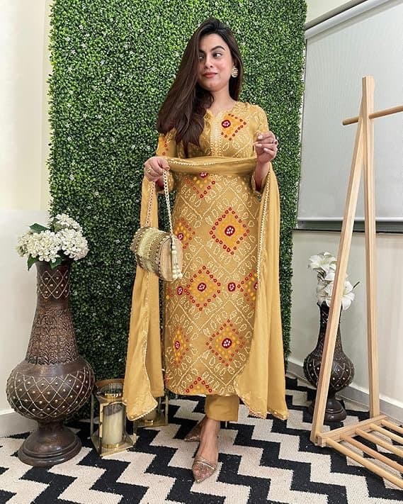 Zyra Women’s Cream Bandhej Printed Kurta Set