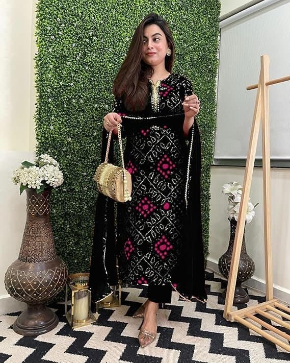 Zyra Women’s Black Bandhej Printed Kurta Set
